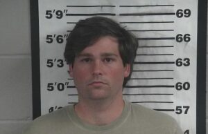 Pescador profesional acusado de homicidio involuntario tras accidente fatal en el lago Smith Pescador profesional acusado de homicidio involuntario tras accidente fatal en el lago Smith