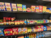 Tienda de comestibles gratis abre en la Escuela Intermedia Huffman Tienda de comestibles gratis abre en la Escuela Intermedia Huffman