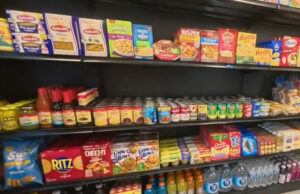 Tienda de comestibles gratis abre en la Escuela Intermedia Huffman Tienda de comestibles gratis abre en la Escuela Intermedia Huffman