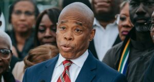 Alcalde de Nueva York reafirmó que la ciudad no coopera con ICE, tras redada en Manhattan Alcalde de Nueva York reafirmó que la ciudad no coopera con ICE, tras redada en Manhattan