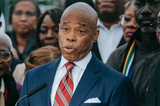 Alcalde de Nueva York reafirmó que la ciudad no coopera con ICE, tras redada en Manhattan Alcalde de Nueva York reafirmó que la ciudad no coopera con ICE, tras redada en Manhattan