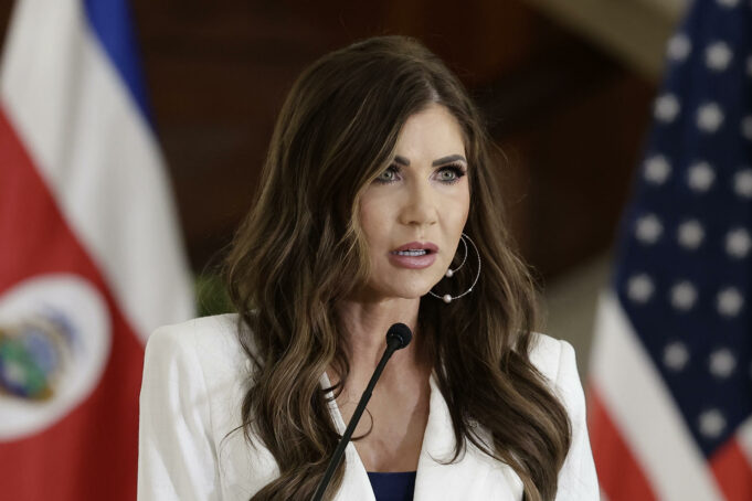 Arrestado un hombre por amenazas de disparar con rifle en Aeropuerto de Atlanta Arrestado un hombre por amenazas de disparar con rifle en Aeropuerto de Atlanta