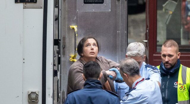 Australiana condenada a cadena perpetua por matar a tres familiares con setas apelará Australiana condenada a cadena perpetua por matar a tres familiares con setas apelará
