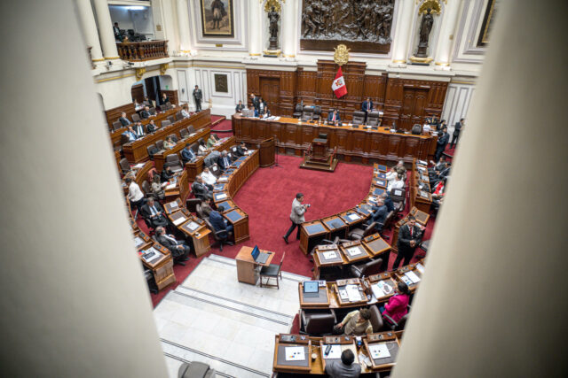 El Congreso de Perú inicia proceso exprés para destitución presidencial inmediata