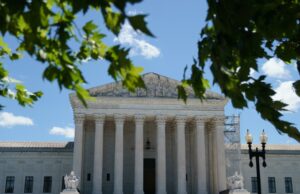 El Supremo de EE.UU. pone en riesgo de deportación inmediata a 300.000 venezolanos El Supremo de EE.UU. pone en riesgo de deportación inmediata a 300.000 venezolanos