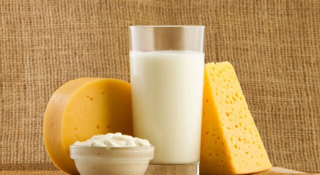 Gripe aviar encontrada al acecho en queso de leche cruda, advierte nuevo estudio Gripe aviar encontrada al acecho en queso de leche cruda, advierte nuevo estudio
