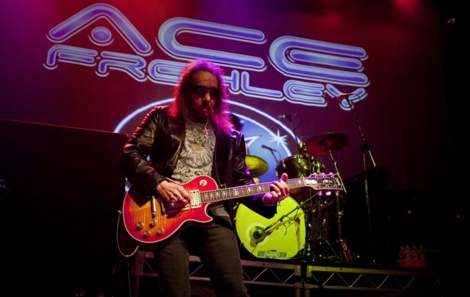 Guitarrista original de KISS, Ace Frehley, muere a los 74 años Guitarrista original de KISS, Ace Frehley, muere a los 74 años