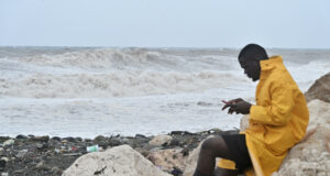 Huracán Melissa baja a categoría 3 mientras se aproxima a Cuba Huracán Melissa baja a categoría 3 mientras se aproxima a Cuba