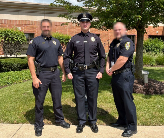 Inmigración detiene a policía novato de Illinois por presunta situación indocumentada Inmigración detiene a policía novato de Illinois por presunta situación indocumentada