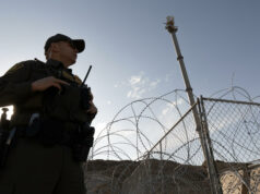 Jueza ordena a jefe migratorio de EE.UU. información diaria sobre detenciones en Chicago Jueza ordena a jefe migratorio de EE.UU. información diaria sobre detenciones en Chicago