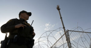 Jueza ordena a jefe migratorio de EE.UU. información diaria sobre detenciones en Chicago Jueza ordena a jefe migratorio de EE.UU. información diaria sobre detenciones en Chicago