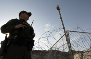 Jueza ordena a jefe migratorio de EE.UU. información diaria sobre detenciones en Chicago Jueza ordena a jefe migratorio de EE.UU. información diaria sobre detenciones en Chicago