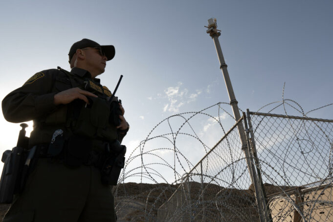 Jueza ordena a jefe migratorio de EE.UU. información diaria sobre detenciones en Chicago Jueza ordena a jefe migratorio de EE.UU. información diaria sobre detenciones en Chicago