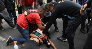 Justicia argentina procesa a gendarme que hirió gravemente a fotógrafo en protesta Justicia argentina procesa a gendarme que hirió gravemente a fotógrafo en protesta