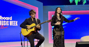 Laura Pausini grabará disco con música de Bad Bunny y Joan Sebastian Laura Pausini grabará disco con música de Bad Bunny y Joan Sebastian