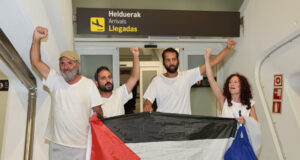 Llegada a España de 27 activistas de la flotilla de Gaza tras denunciar torturas Llegada a España de 27 activistas de la flotilla de Gaza tras denunciar torturas