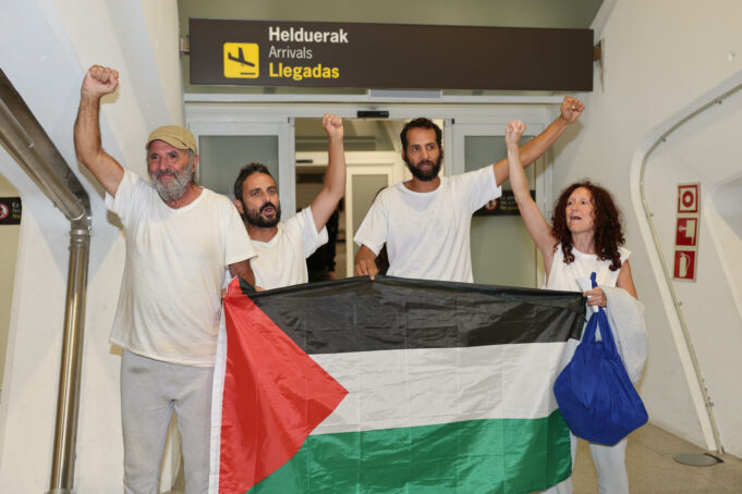 Llegada a España de 27 activistas de la flotilla de Gaza tras denunciar torturas Llegada a España de 27 activistas de la flotilla de Gaza tras denunciar torturas