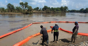 México descontamina río de Veracruz afectado por derrame de hidrocarburo México descontamina río de Veracruz afectado por derrame de hidrocarburo