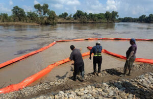 México descontamina río de Veracruz afectado por derrame de hidrocarburo México descontamina río de Veracruz afectado por derrame de hidrocarburo