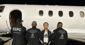 México entrega a EE.UU. a traficante Zhi Dong Zhang, extraditado desde Cuba México entrega a EE.UU. a traficante Zhi Dong Zhang, extraditado desde Cuba