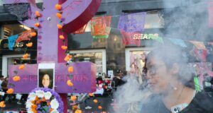 Ofrenda honra a víctimas de feminicidio y desaparecidos en México Ofrenda honra a víctimas de feminicidio y desaparecidos en México