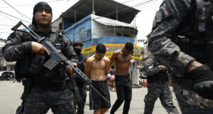 Operación antidrogas en Río deja al menos 64 muertos y 81 detenidos en favelas Operación antidrogas en Río deja al menos 64 muertos y 81 detenidos en favelas