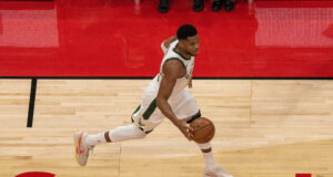 Raptors caen ajustadamente en casa ante Bucks 116-122 al inicio de temporada Raptors caen ajustadamente en casa ante Bucks 116-122 al inicio de temporada