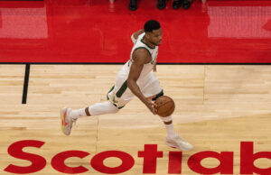 Raptors caen ajustadamente en casa ante Bucks 116-122 al inicio de temporada Raptors caen ajustadamente en casa ante Bucks 116-122 al inicio de temporada