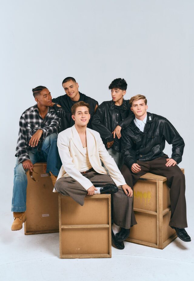 Santos Bravos, la primera 'boy band' latina hecha con "la metodología K-pop" Santos Bravos, la primera boy band latina creada con la metodología K-pop