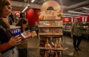 Taylor Swift lleva al cine la historia de “The Life of a Showgirl” Taylor Swift lleva al cine la historia de "The Life of a Showgirl"