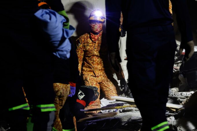 Terremoto de 6.9 en Filipinas deja 72 muertos y 300 heridos, cifras en aumento Terremoto de 6.9 en Filipinas deja 72 muertos y 300 heridos, cifras en aumento