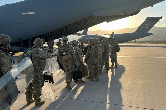 Texas despliega “grupo élite” con experiencia fronteriza en Chicago Texas despliega "grupo élite" con experiencia fronteriza en Chicago