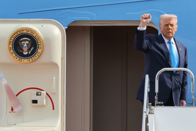 Trump abandona Japón rumbo a Corea del Sur centrado en temas comerciales Trump abandona Japón rumbo a Corea del Sur centrado en temas comerciales