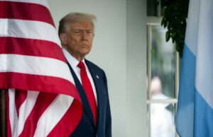 Trump amenaza con cortar ayudas públicas si se mantiene el cierre del Gobierno Trump amenaza con cortar ayudas públicas si se mantiene el cierre del Gobierno