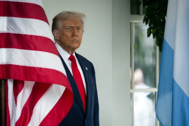 Trump amenaza con cortar ayudas públicas si se mantiene el cierre del Gobierno