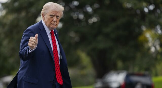 Trump anuncia despidos masivos “orientados a los demócratas” por cierre Trump anuncia despidos masivos "orientados a los demócratas" por cierre