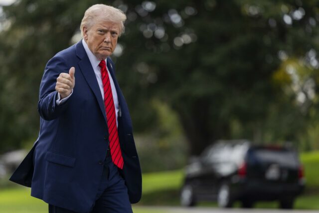 Trump anuncia despidos masivos "orientados a los demócratas" por cierre