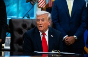 Trump exige $230 millones por costes de investigaciones federales en su contra Trump exige $230 millones por costes de investigaciones federales en su contra