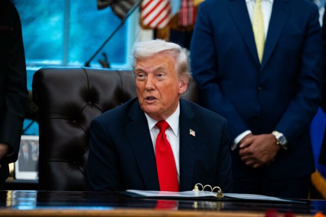 Trump exige $230 millones por costes de investigaciones federales en su contra