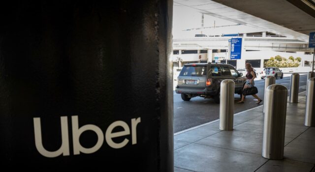 Uber puede operar en aeropuertos de México tras decisión judicial favorable Uber puede operar en aeropuertos de México tras decisión judicial favorable