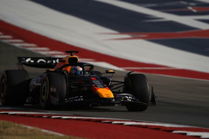 Verstappen vence a McLaren y mantiene la emoción en el Mundial de F1 con gran actuación Verstappen vence a McLaren y mantiene la emoción en el Mundial de F1 con gran actuación