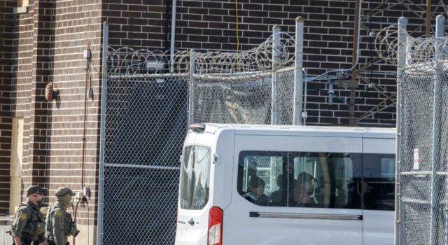 Jueza de Chicago veta uso de fuerza migratoria contra manifestantes pacíficos Jueza de Chicago veta uso de fuerza migratoria contra manifestantes pacíficos