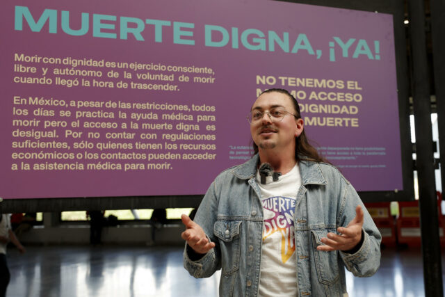 La lucha por la legalización de la eutanasia en México resuena en el metro de la capital Lucha por eutanasia en México se hace visible en el metro de la capital