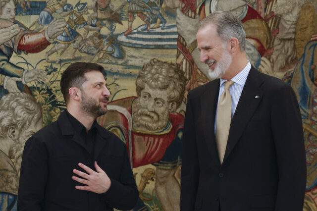 Felipe VI reafirma a Zelenski todo el apoyo español a Ucrania el tiempo que sea necesario Felipe VI reafirma a Zelenski apoyo total y duradero de España a Ucrania