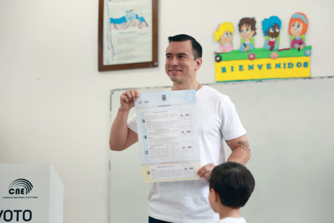 Noboa pierde primer referéndum en 7 meses tras victoria electoral en Ecuador Noboa pierde primer referéndum en 7 meses tras victoria electoral en Ecuador