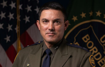 Justin de la Torre, primer latino en liderar Patrulla Fronteriza de San Diego Justin de la Torre, primer latino en liderar Patrulla Fronteriza de San Diego