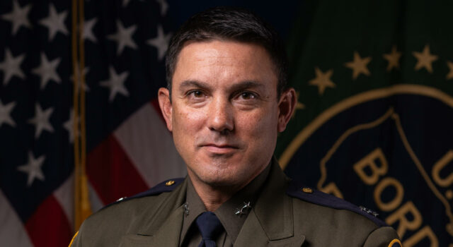 Justin de la Torre, primer latino en liderar Patrulla Fronteriza de San Diego Justin de la Torre, primer latino en liderar Patrulla Fronteriza de San Diego