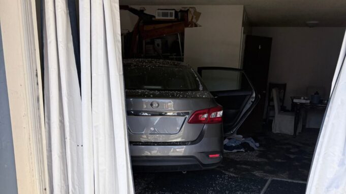 Automóvil impacta la fachada de un apartamento en el condado de Chilton Automóvil impacta la fachada de un apartamento en el condado de Chilton