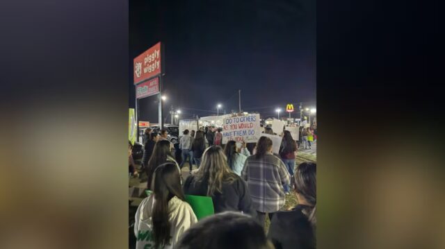 Comunidad de Jemison protesta por arrestos de ICE en el condado de Chilton