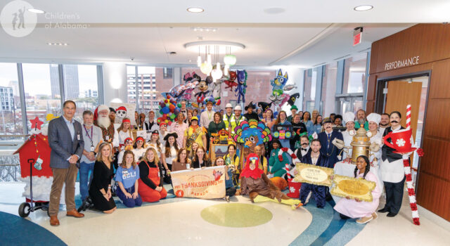 Desfile previo al Día de Acción de Gracias para los pacientes del Children’s of Alabama Desfile previo al Día de Acción de Gracias para los pacientes del Children's of Alabama
